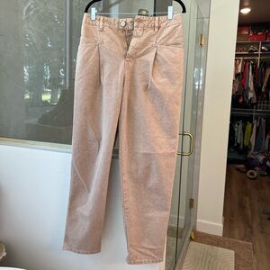 Closed Jean size 28